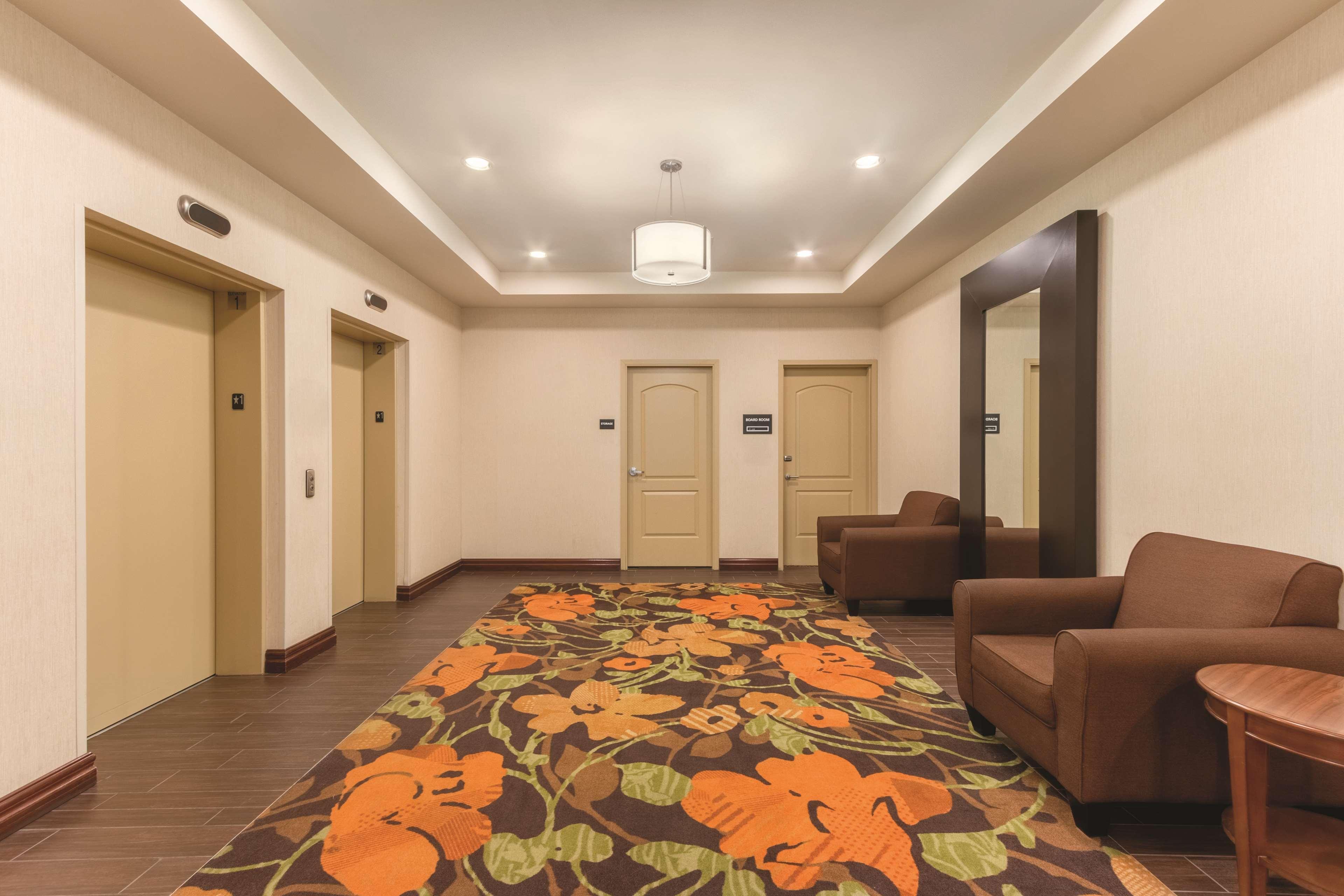 Hampton Inn By Hilton Edmonton South Exterior photo